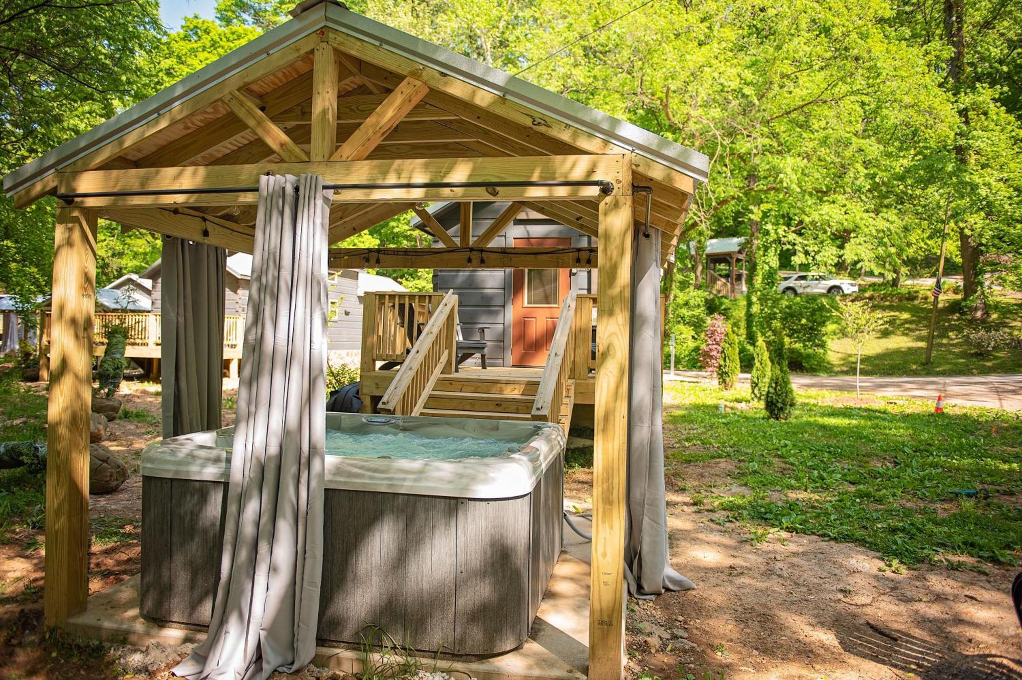 Meg Cabin Tiny Rustic Comfort On Lookout Mtn Chattanooga Exterior photo