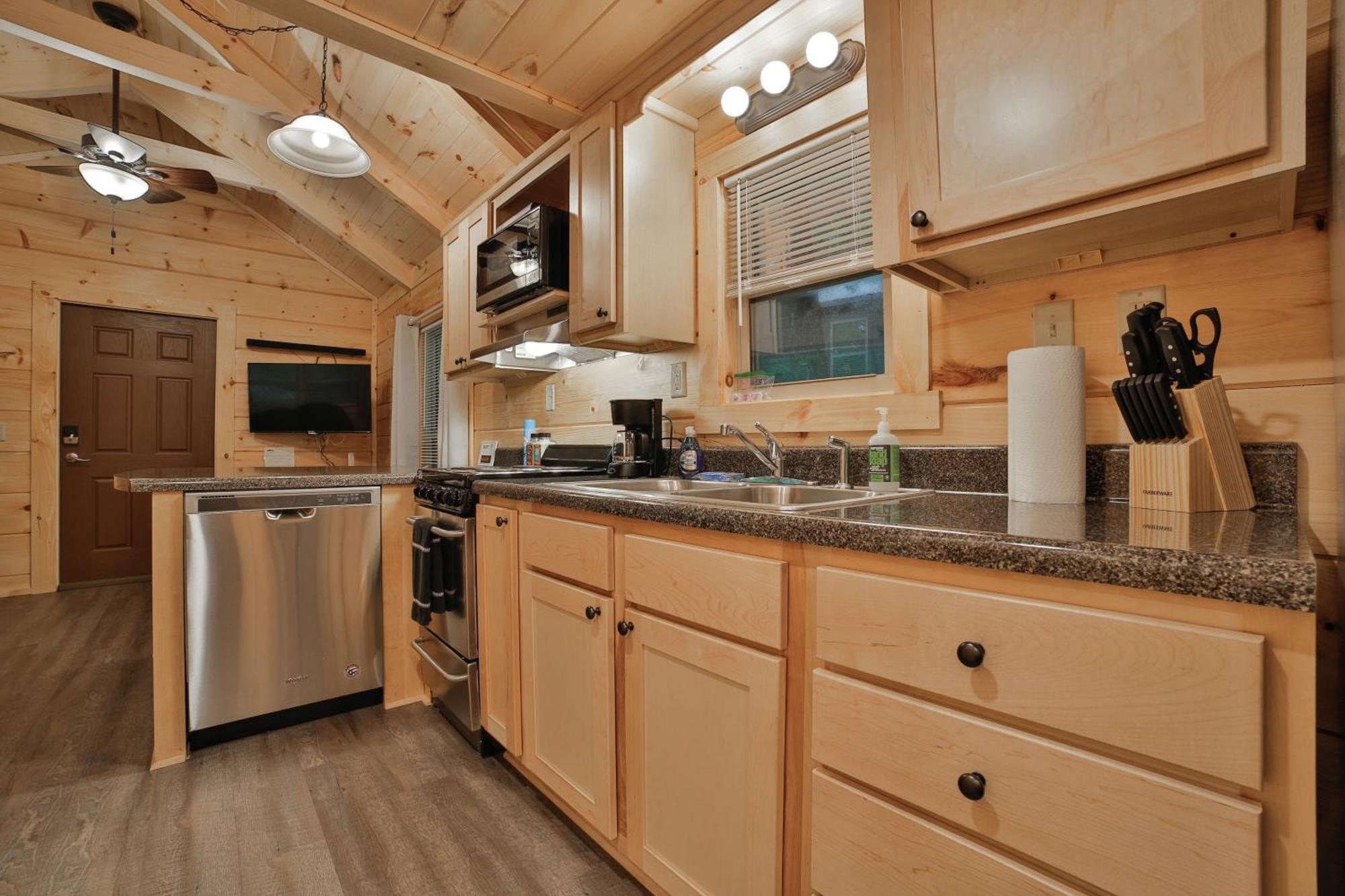 Meg Cabin Tiny Rustic Comfort On Lookout Mtn Chattanooga Exterior photo